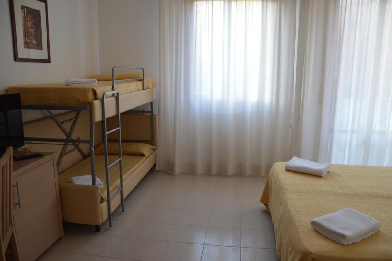 Hotel Caesar Πέζαρο Δωμάτιο φωτογραφία